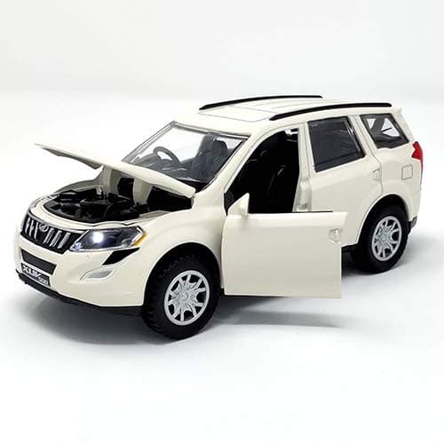 Mahindra Official Merchandise XUV500 Collectible 1:32 Toy Car, Diamond White