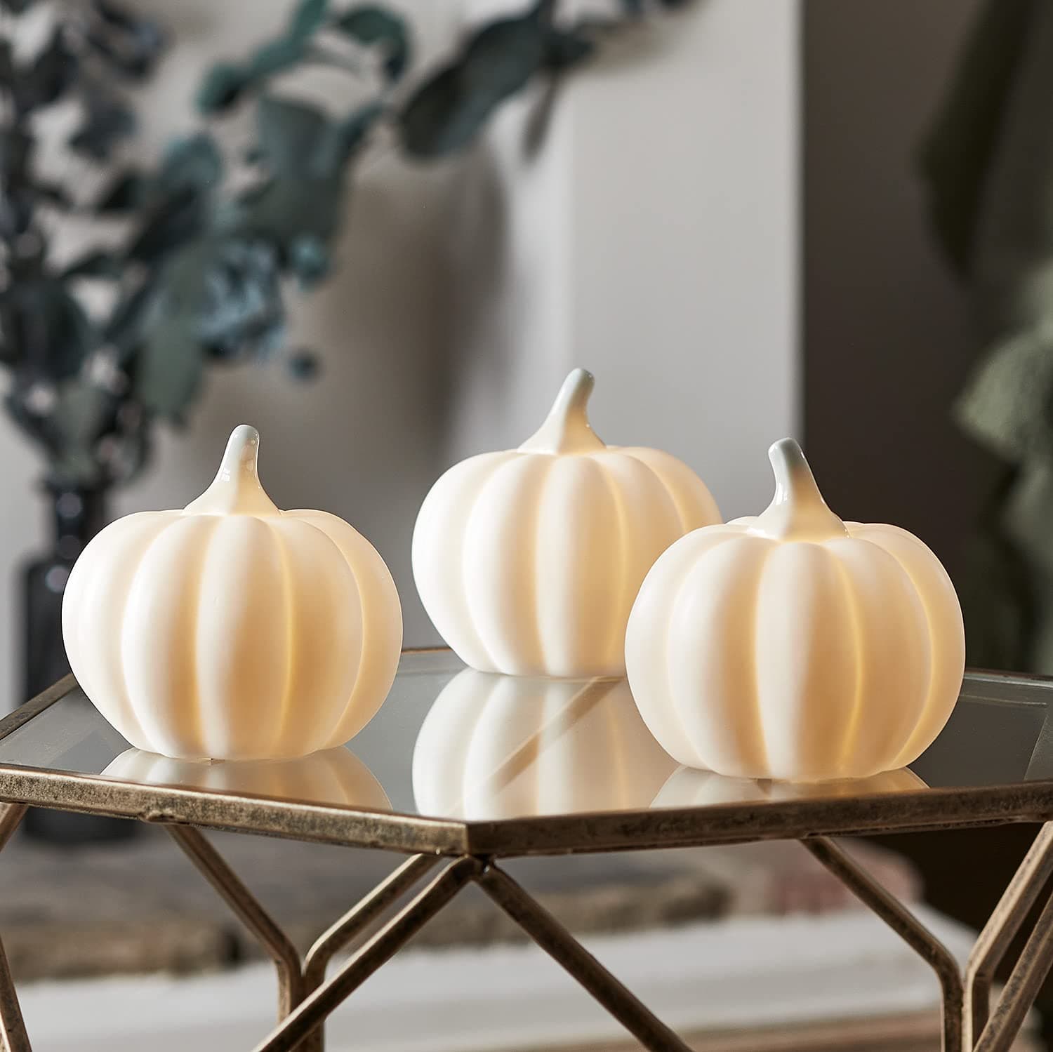 Lights4fun Set of 3 White Ceramic Pumpkins – Battery Operated LED Autumn & Halloween Light-Up Decorations – Warm White Glow LEDs – 9.5cm, Indoor Use