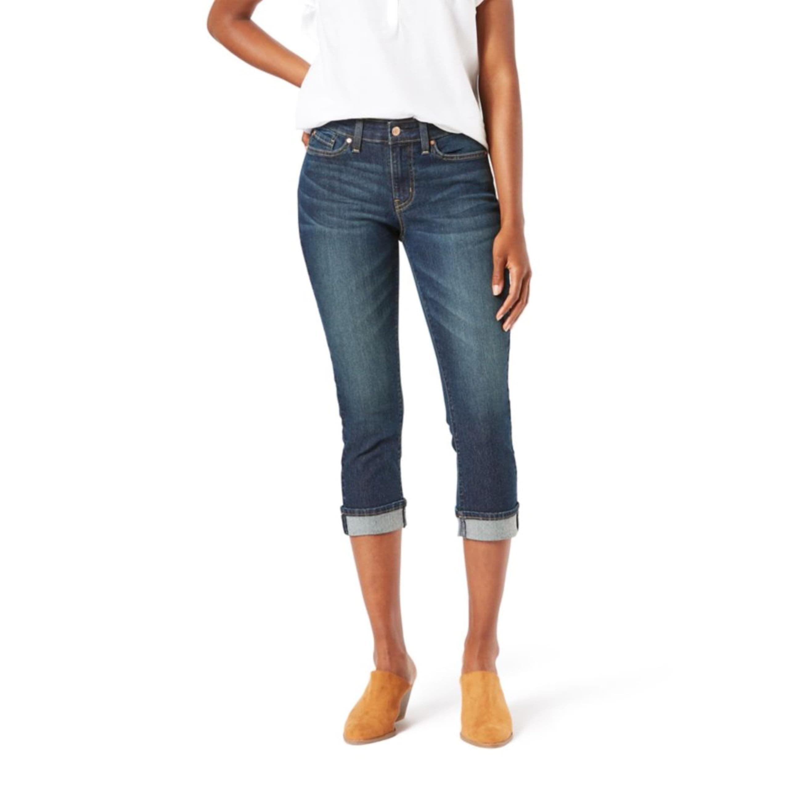 Levi Strauss Signature GoldWomen's Mid-Rise Slim Fit Capris (Available in Plus Size)