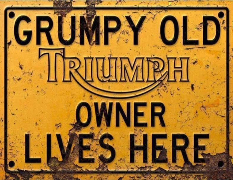 Vintage Rustic Advertising Retro Wall Tin Plaque 20x15cm - Pub Shed Bar Man Cave Home Garage Kitchen Gift Metal Sign - Grumpy Old inspired TRIUMPH Owner Lives Here, yellow