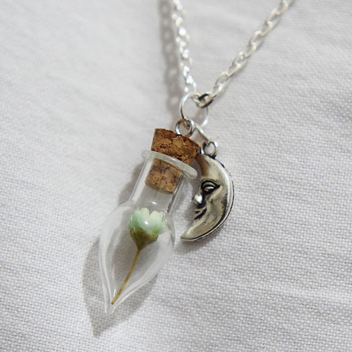 Charm Nature Dry Flower Necklace Real Dried Flower Pendant Miniature Terrarium Necklace Nature Jewelry Flower Teardrop Mini Glass Bottle Crescent Moon