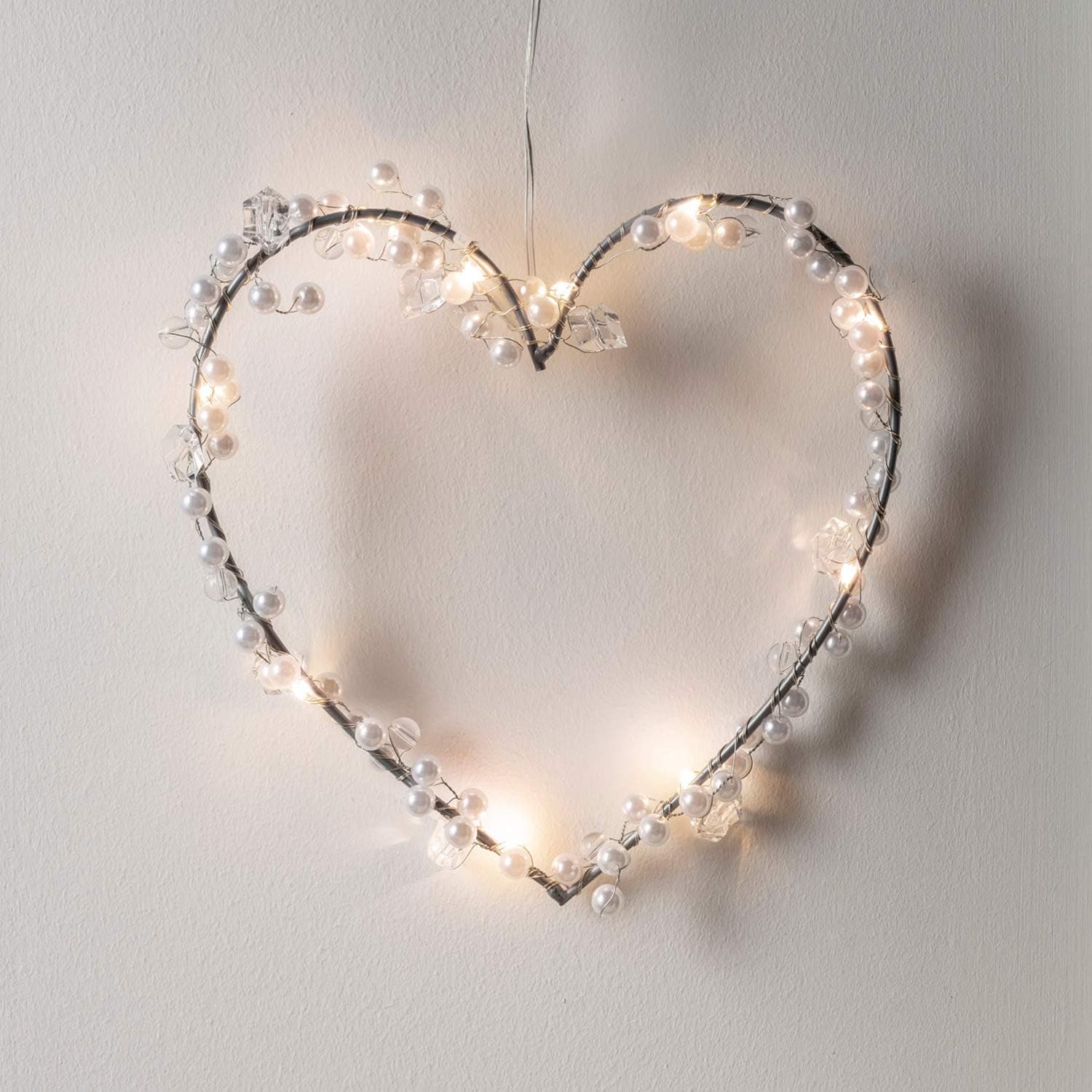 Lights4fun Pearl Light Up Heart Shaped Wreath Hanging Decoration Battery Operated with Timer 10 Warm White LEDs 18cm