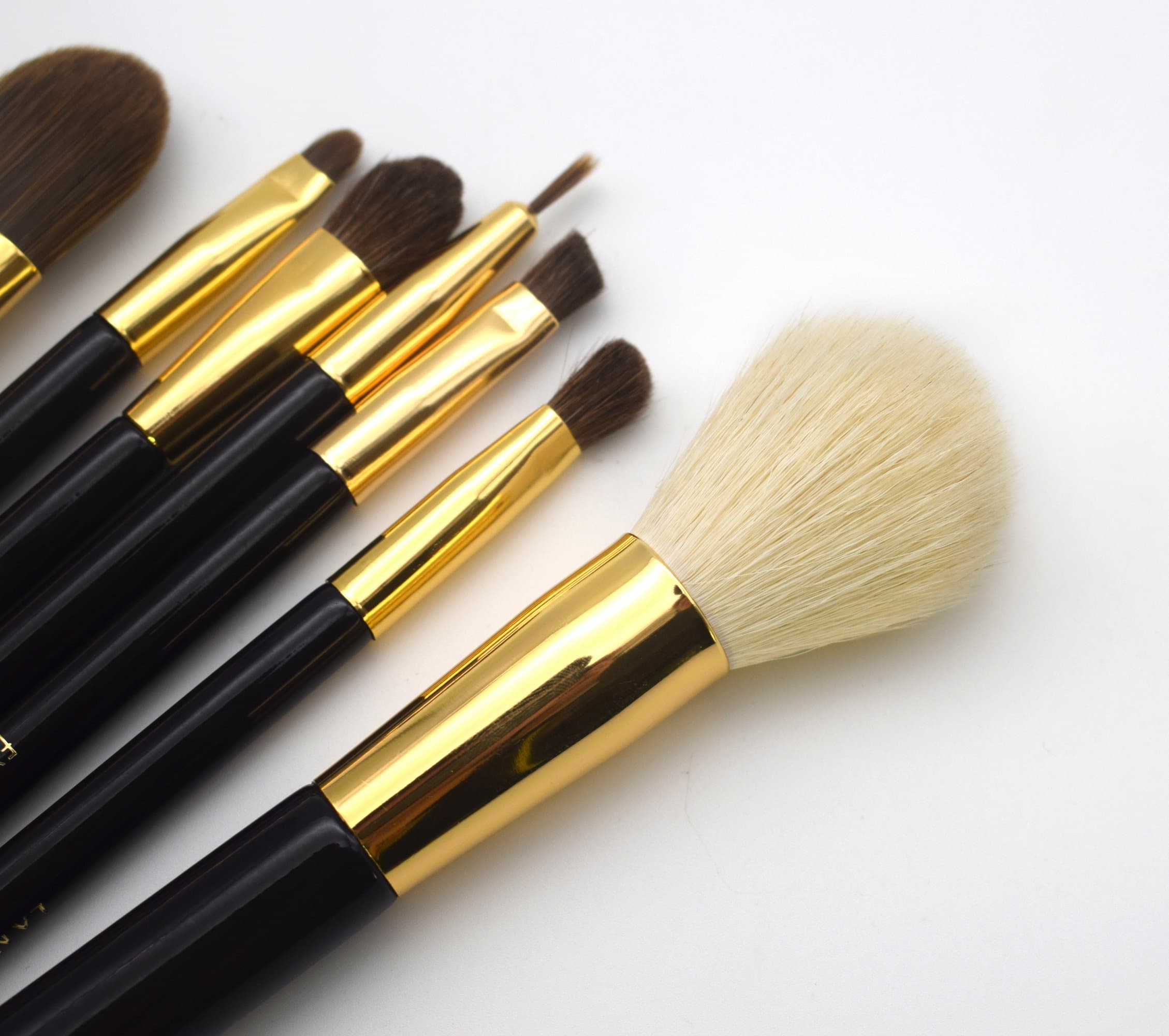 Makeup brushset 7pc metal gold Black soft and silky Vogue 2016