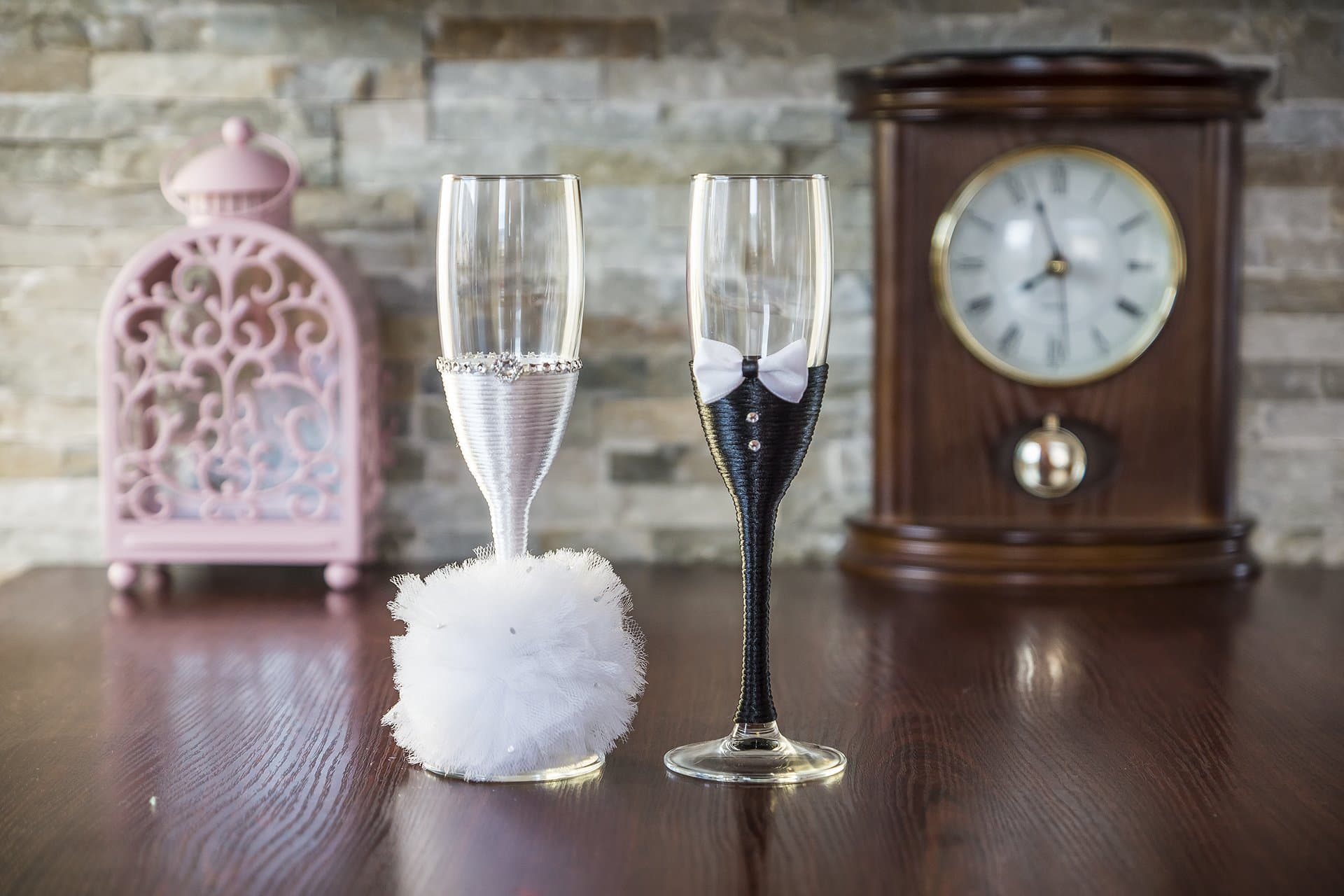 Art Deco Pom Pom Black&White Wedding Champagne Flutes Glasses (5x22.5)