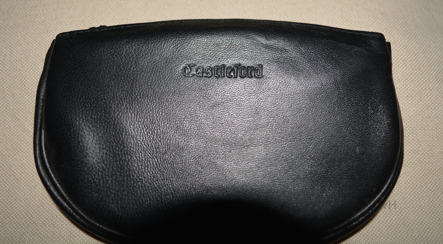 Castleford Zippered Leather Oval Pipe Tobacco Pouch
