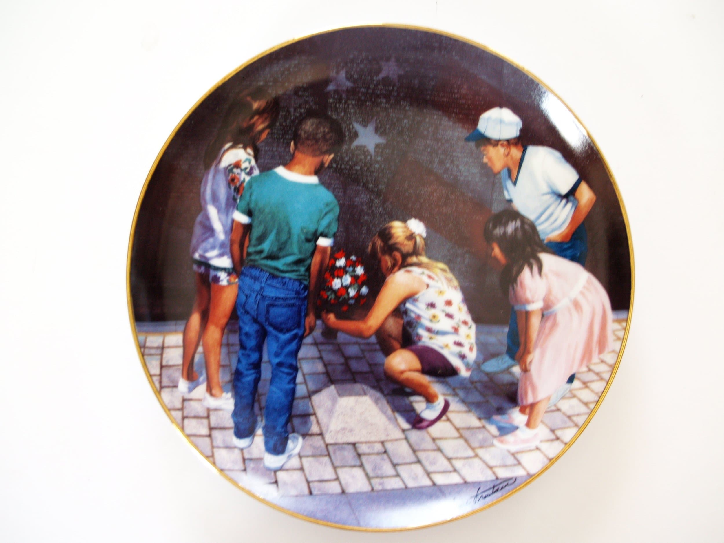 Franklin Mint Vietnam Veterans Memorial Commemorative Plate