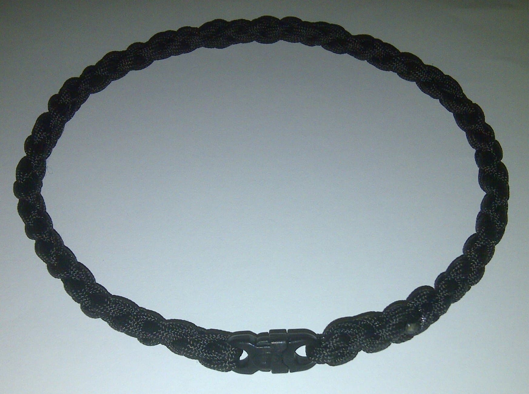 Paracord Survival Necklace Black (20 inches)