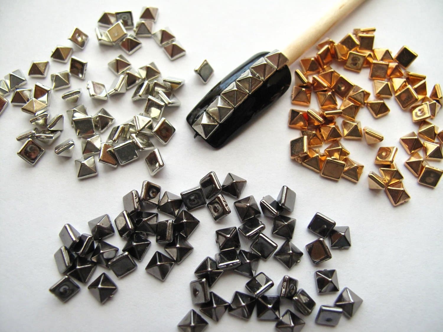 Nail Hall 3D 150pcs Mix Pyramid Spike Studs 4mm4mm Nail Art Decorations
