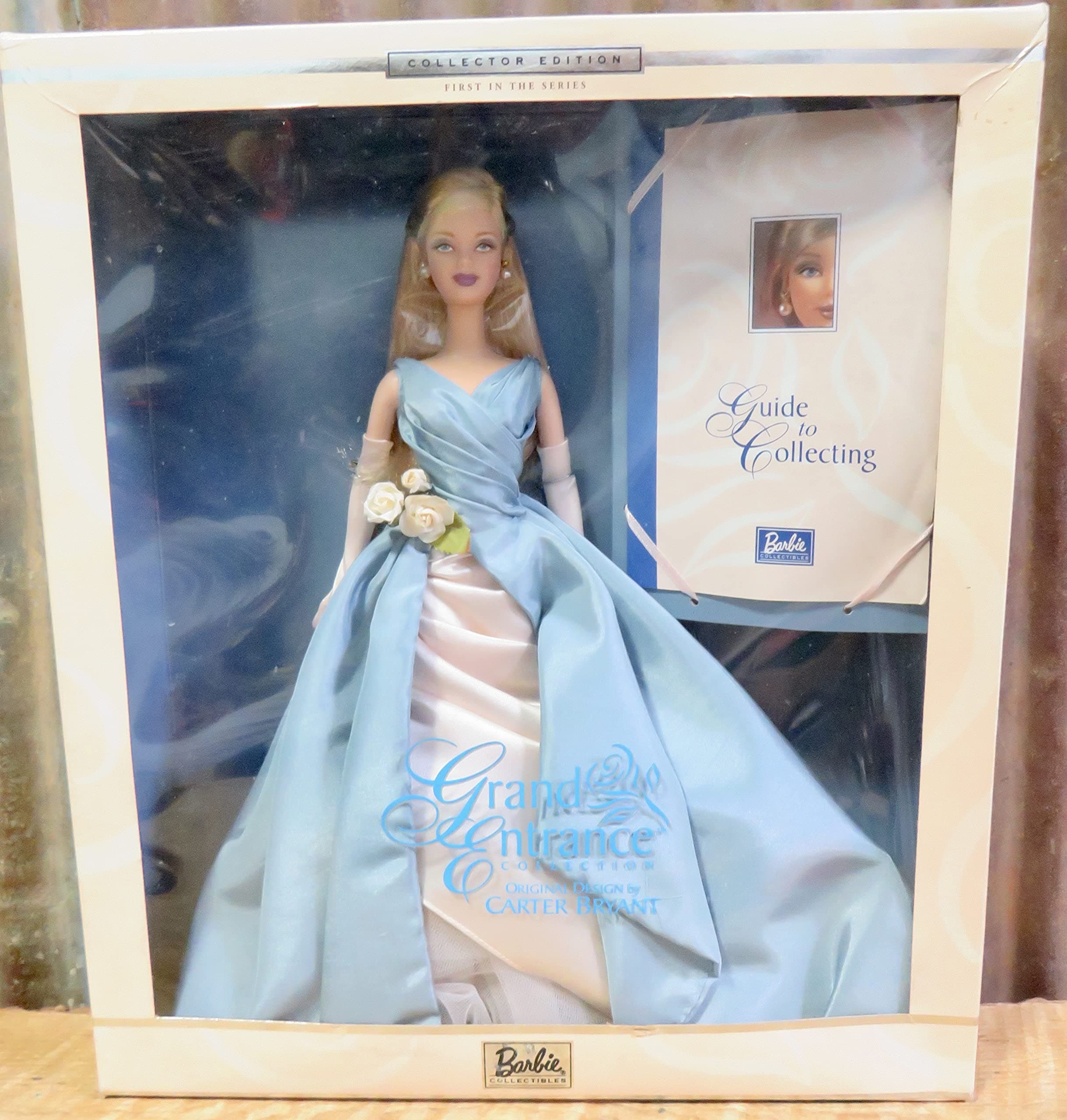 MATTEL BARBIE poupée blonde grand entrance collection original design by CARTER BRYANT - ROBE ELLEGANTE BLEU ET BLANCHE - + guide to collection - 2000