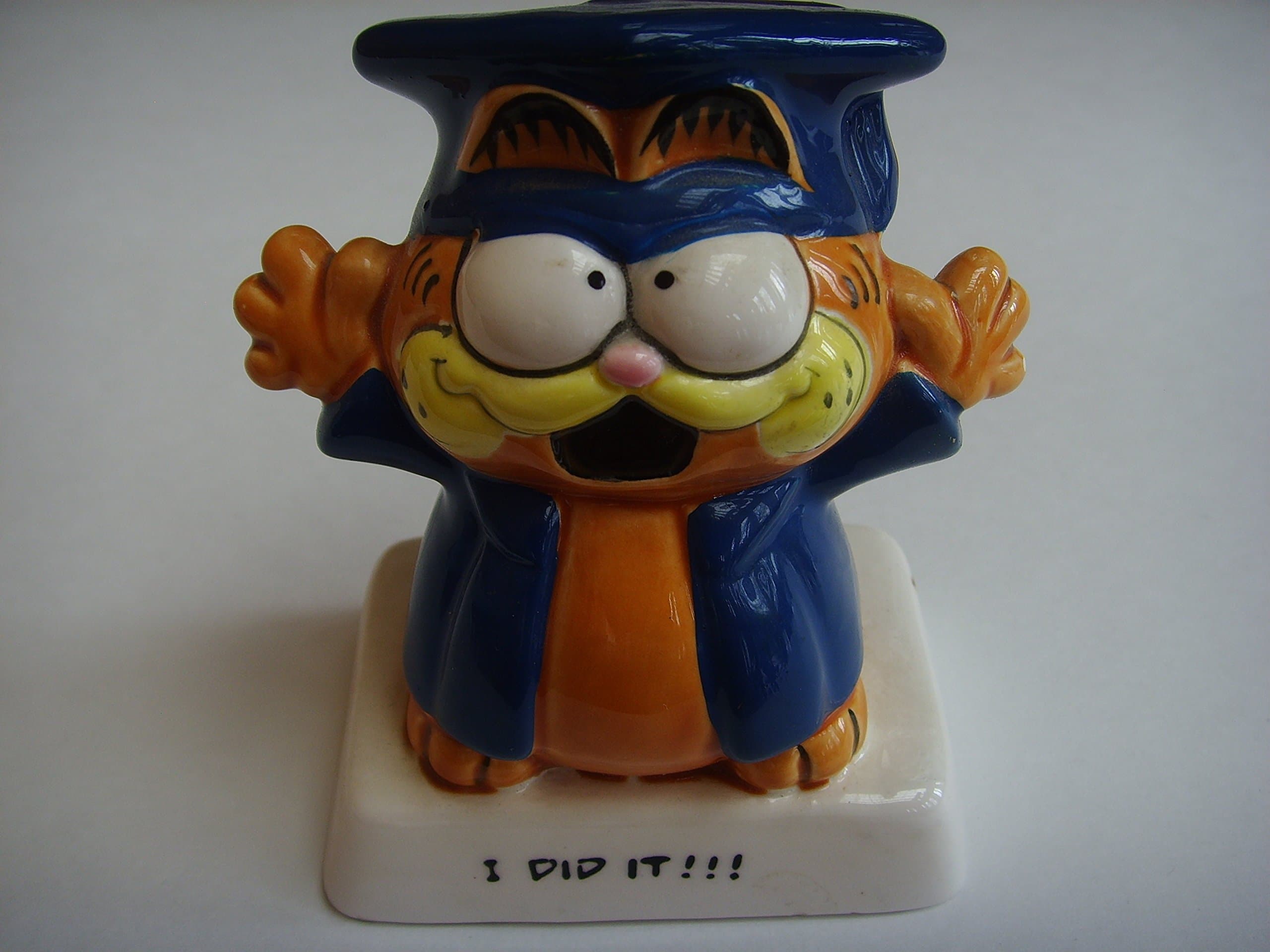 Garfield Graduation Grad Gift 4" Porcelain Figurine ; "I Did It!!!"