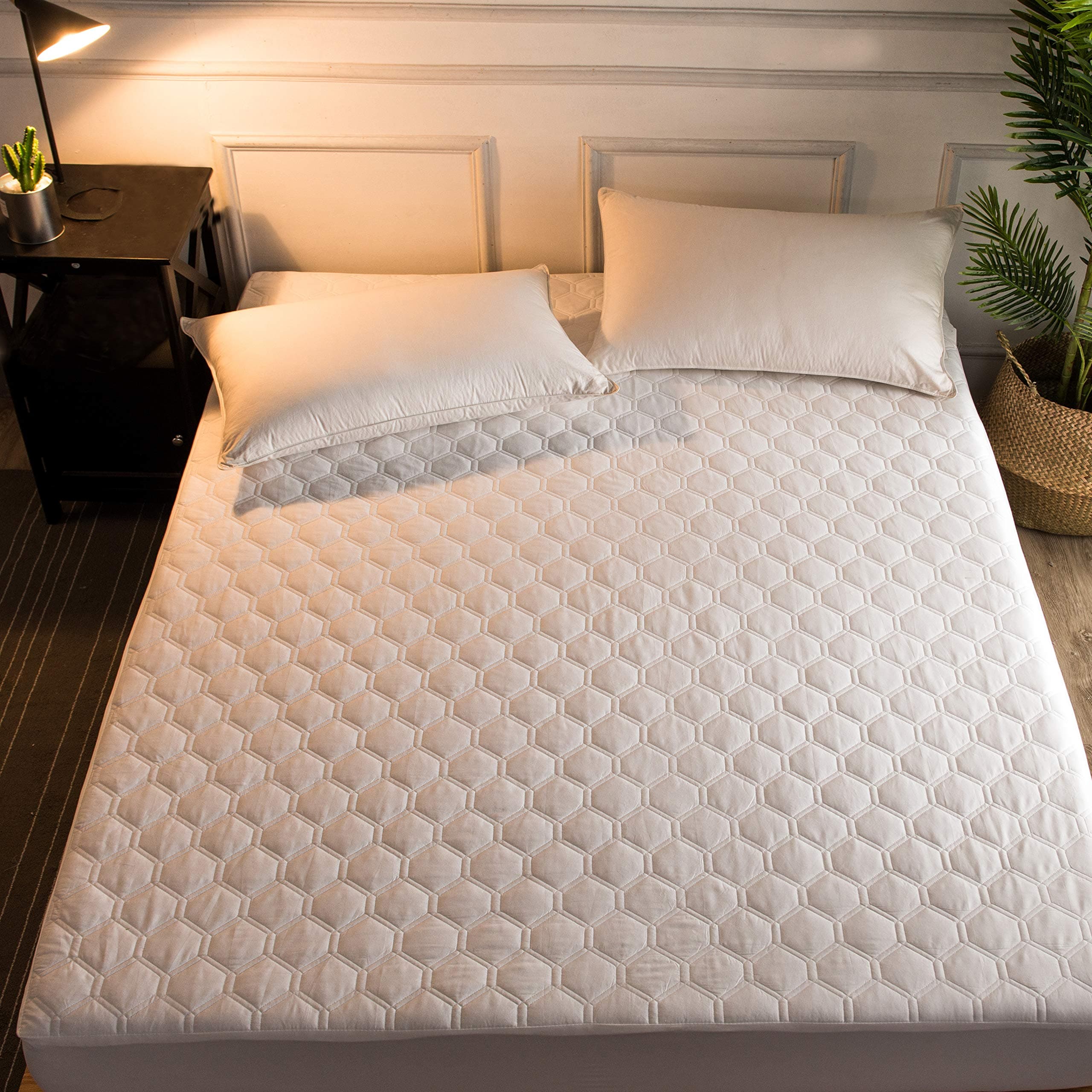Hani Minna Premium Quilted Fitted Mattress Pad Protector Made with Natural Combed Cotton - Cooling and Breathable Mattress Topper (Queen)