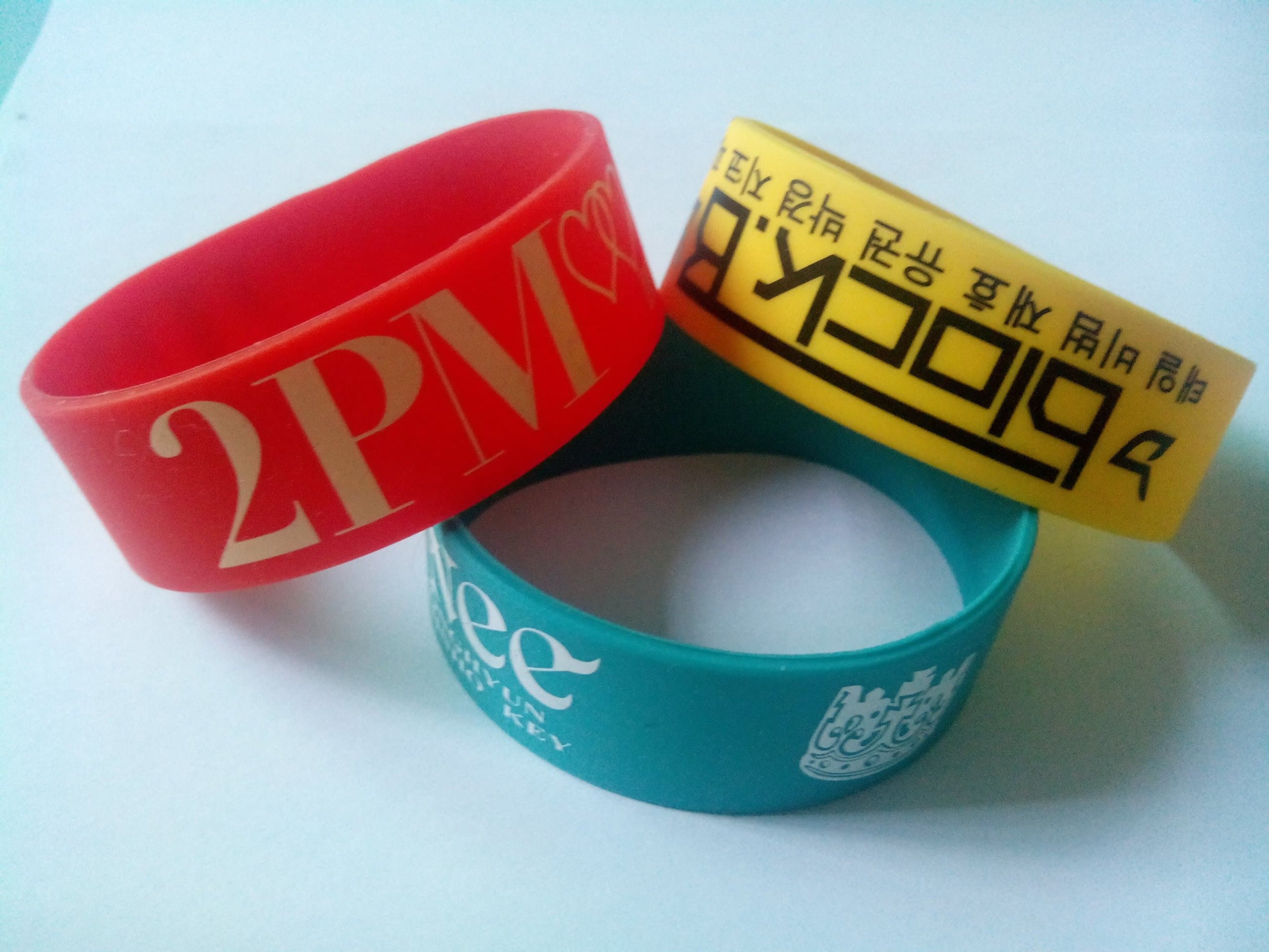 2016 Sport Silicone Wristband Bracelets Fashion Cool Bracelets "SHINEE" Yellow Red Green Color