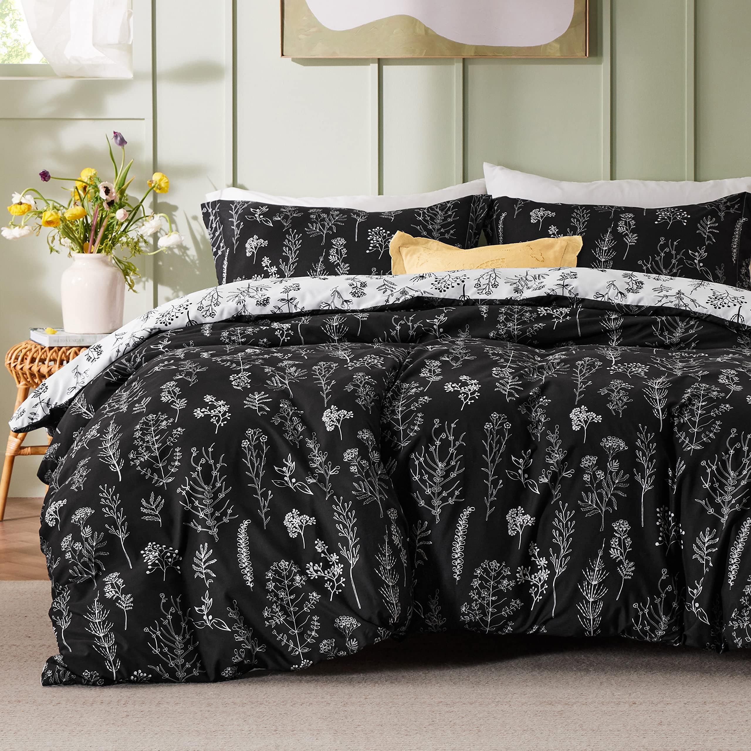 Bedsure Full Comforter Set - Black Comforter, Cute Floral Bedding Comforter Sets, 3 Pieces, 1 Soft Reversible Botanical Flowers Comforter and 2 Pillow Shams
